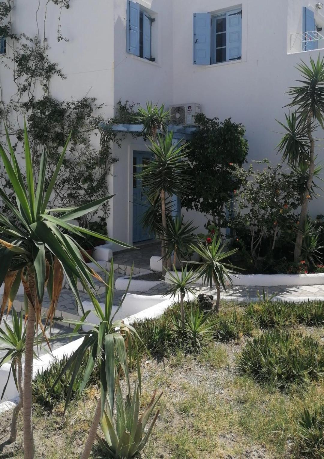 Vocamvilia Apartments Kamari  Exterior photo