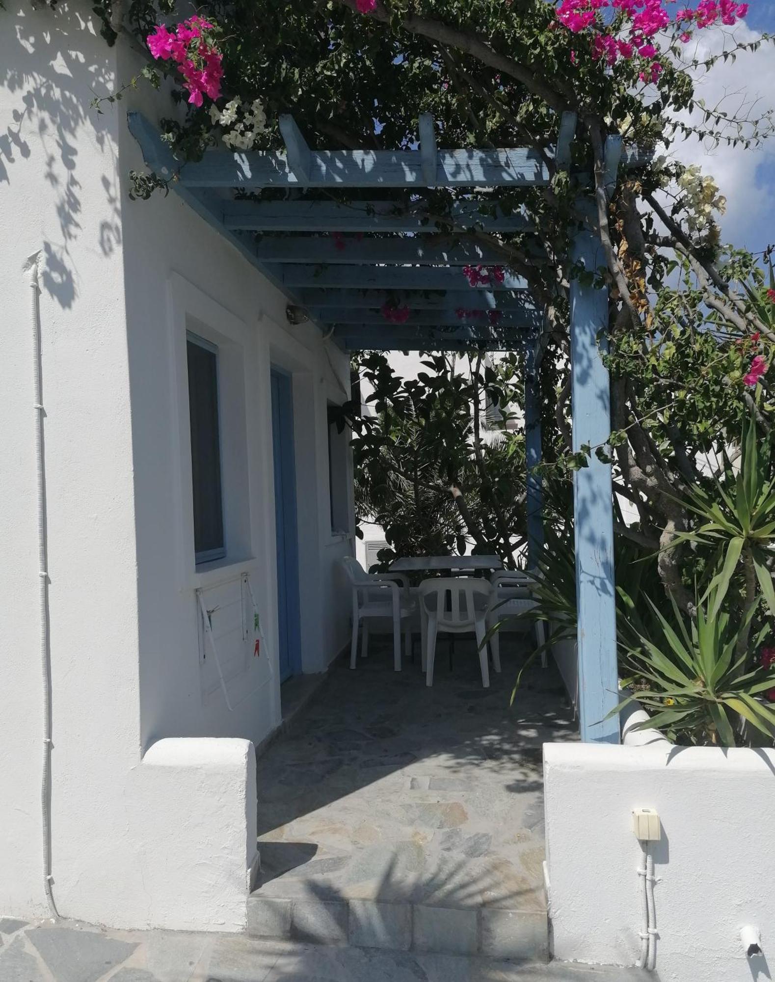 Vocamvilia Apartments Kamari  Exterior photo