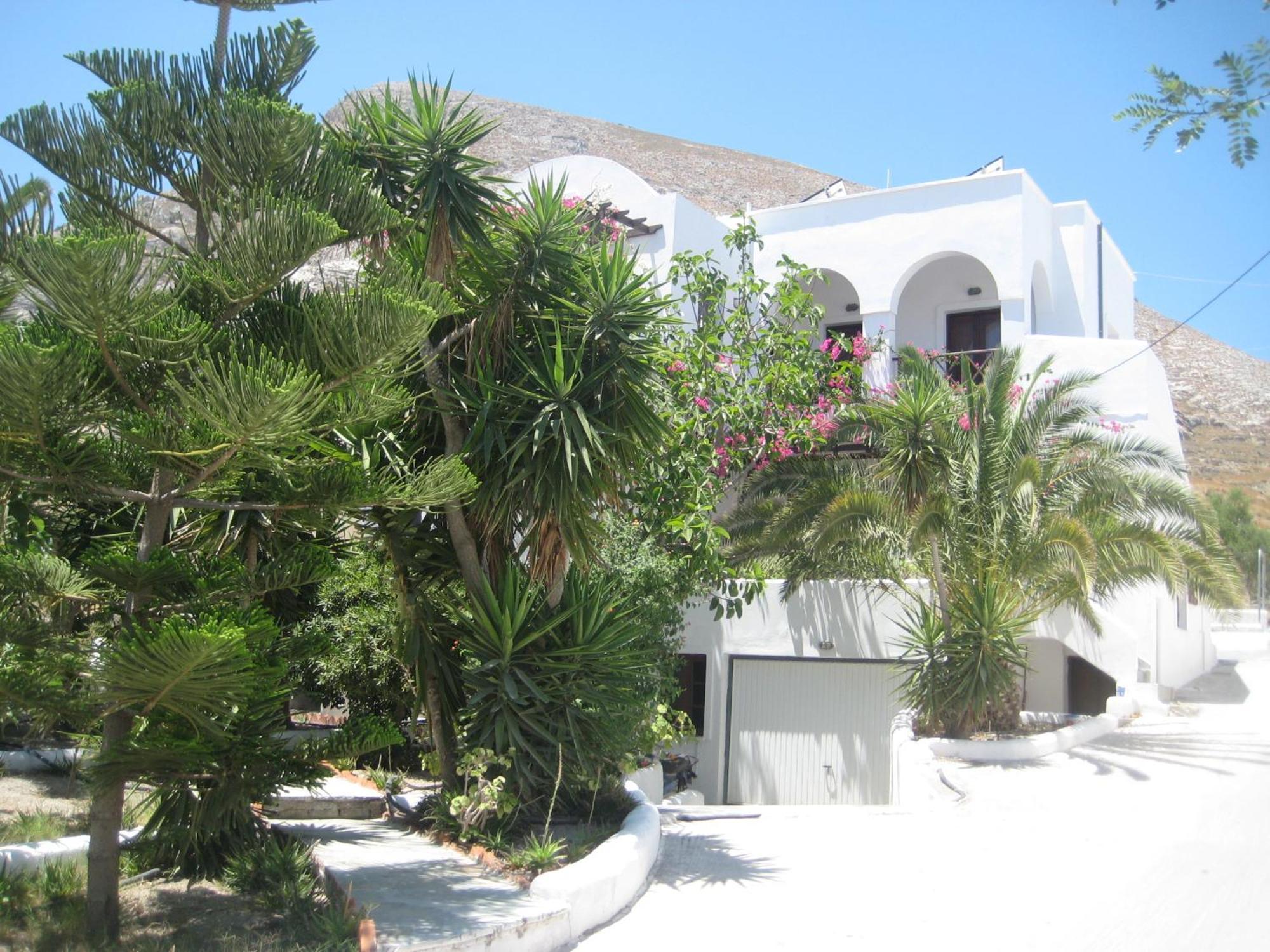 Vocamvilia Apartments Kamari  Exterior photo
